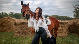 Woman horse field hay hat - ancell stronach free wallpaper