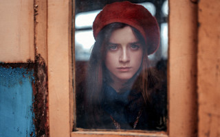 Woman red hat train window - arabella rankin free wallpaper for desktop