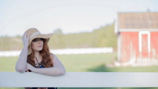 Woman hat fence barn outdoor - a barn in the background free wallpaper
