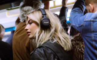 Woman headphones subway blonde coat - barbara longhi free wallpaper