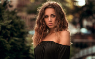 Woman long hair black top 11 - a black top free wallpaper