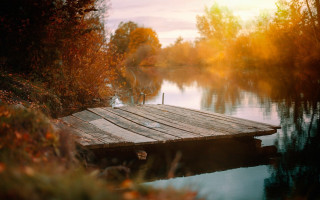 Wooden dock lake autumn leaves - a wooden dock free wallpaper for desktop