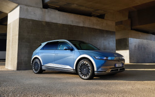 Blue car building bridge concrete - free technology wallpaper