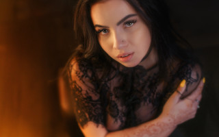 Woman blacklace rococo browneyes portrait - free portrait wallpaper for desktop