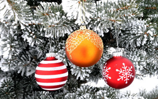 Ornaments snowy tree kimono folk - a snowflake free wallpaper