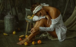 Woman sitting darkskin fruit ankazhuravleva - anka zhuravleva free wallpaper
