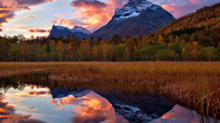 Mountain lake forest sunset autumn - a lake in the foreground and a forest in the background free wallpaper for desktop