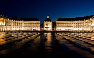 Large building clock tower night 7 - a fountain in front free wallpaper