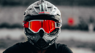 Man helmet goggles redlenses blackshirt - daren bader free wallpaper for desktop