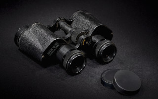 Binoculars table button glasses 3d - top of a table free wallpaper for desktop