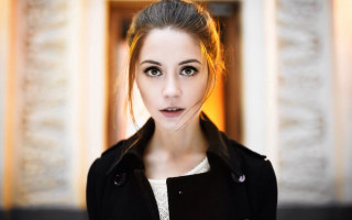 Woman black coat white shirt - perfect face free wallpaper for desktop