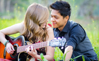 Man woman grass guitar playing - adrian zingg free wallpaper