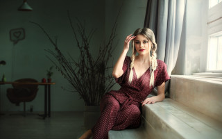 Woman sitting window sill plant 2 - fashion photoshoot free wallpaper for desktop