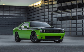 Green black car building window - car free wallpaper for desktop