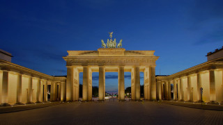 Large building pillars statues night - berlin secession free wallpaper