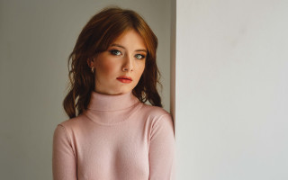 Woman pink sweater red lip - arabella rankin free wallpaper