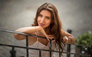 Woman smiling portrait elina karimova - free portrait wallpaper for desktop