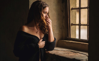 Woman window portrait art photography - the window sill free wallpaper for desktop