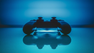 Controller reflection blue background unreal - the table free wallpaper