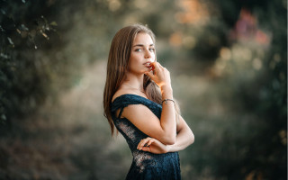 Woman dress posing bokeh jewelry - a woman in a dress free wallpaper for desktop