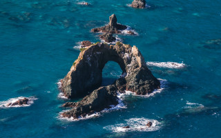 Ocean rock formation bird fractals - the middle of the ocean free wallpaper