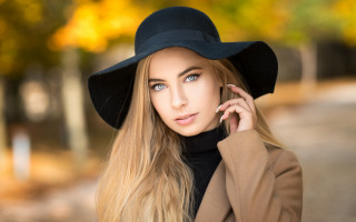 Woman hat phone coat blonde - portrait photography free wallpaper for desktop