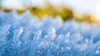 Ice crystals sunny day architecture - a sunny day free wallpaper for desktop