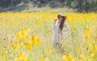 Woman field yellowflowers hat dress - a woman in a field free wallpaper