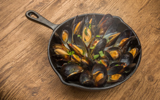Mussels wooden table spoon still - brassaï free wallpaper for desktop