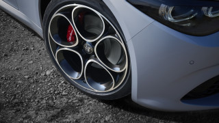 Car tire red brake rim - rim free wallpaper