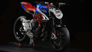 Red white blue motorcycle dosso - a stand free wallpaper for desktop