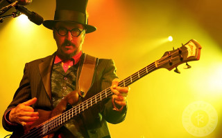 Man top hat bass guitar - michael kaluta free wallpaper