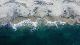 Mountain range overview ocean plane - a view of a mountain range free wallpaper