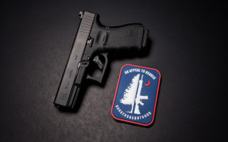 Gun patch black surface red - 30mm free wallpaper