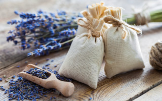 Lavender bags wooden table arts - a wooden spoon free wallpaper for desktop