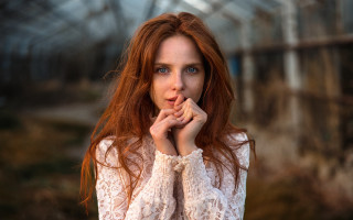 Red haired woman portrait bokeh 3 - under her chin free wallpaper