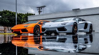 White orange sports car reflection - a wet surface free wallpaper