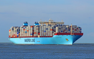 Large blue ship ocean containers - epic free wallpaper