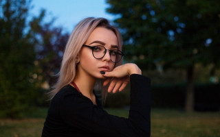 Woman glasses park night pose - a picture in a park free wallpaper