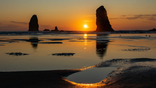 Sunset beach rocks puddle sky - the sand free wallpaper