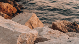 Bird rock ocean mountains shore - dionisiu free wallpaper for desktop