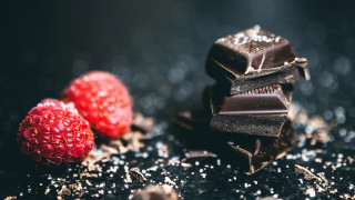 Chocolate raspberries stilllife food photography - free holidays wallpaper