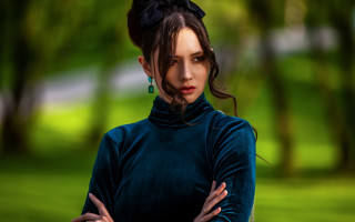 Woman green dress portrait bokeh - art nouveau free wallpaper