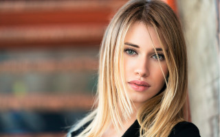 Blonde woman black shirt bookcase - free portrait wallpaper for desktop