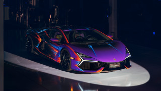 Purple sports car showroom spotlight - a spotlight free wallpaper