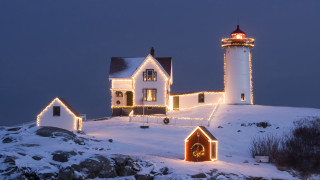 Lighthouse christmas lights wreath snowy - a wreath free wallpaper