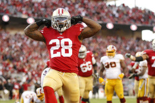 Football player walking off field - the field free wallpaper