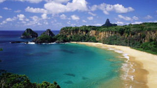 Bascove beach mountain bluewater green - blue water free wallpaper