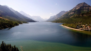 Lake mountains trees town sunset - a small town free wallpaper