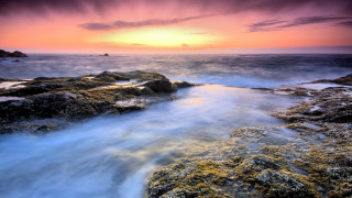 Sunset ocean rocky shore waves 2 - a sunset over the ocean free wallpaper